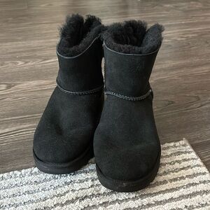 Ugg black ankle boot with bows size 9